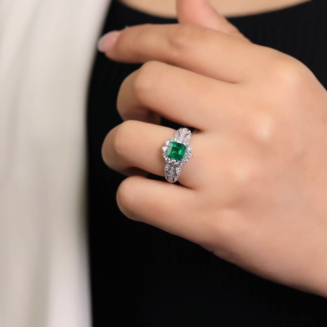 14k Gold 1.90 Ctw Vivid Green Natural Emerald & Diamond Ring - 4