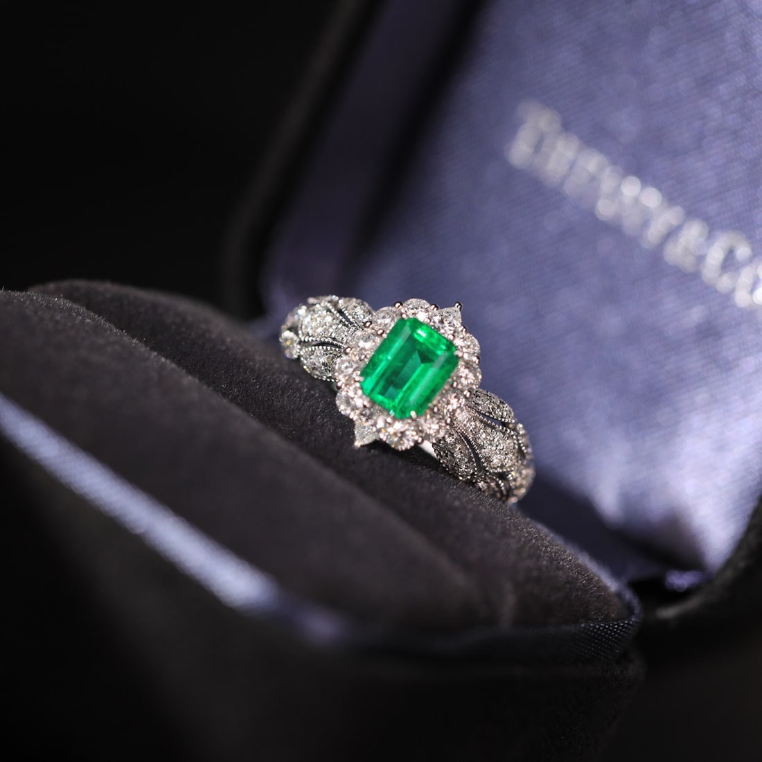 14k Gold 1.90 Ctw Vivid Green Natural Emerald & Diamond Ring - 7