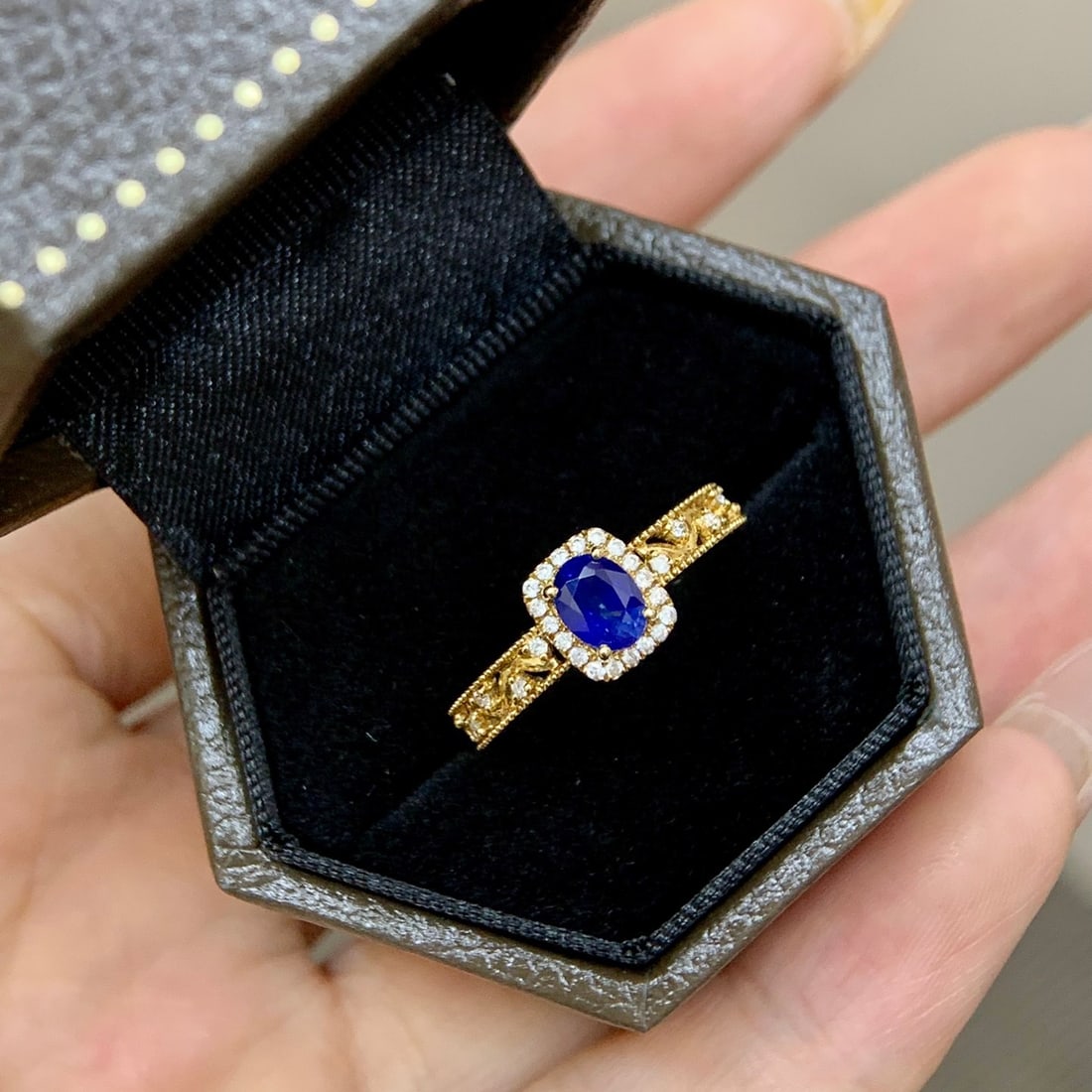 14k Gold 0.81 Ctw Natural Sapphire & Diamond Ring - 4