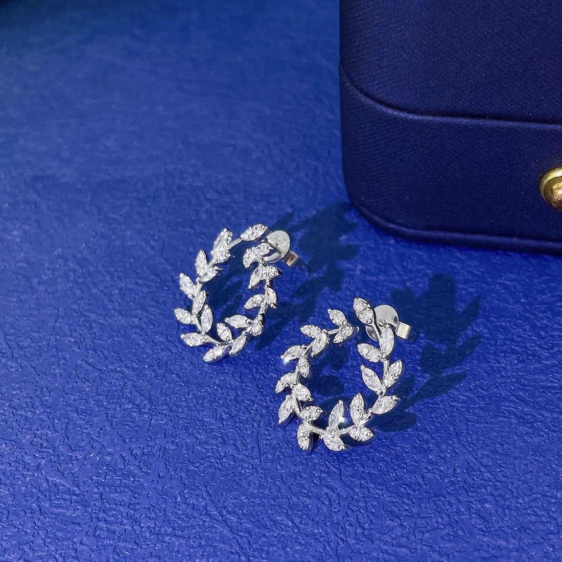 14k Gold 0.84 Ctw Natural H Diamond Earrings - 5