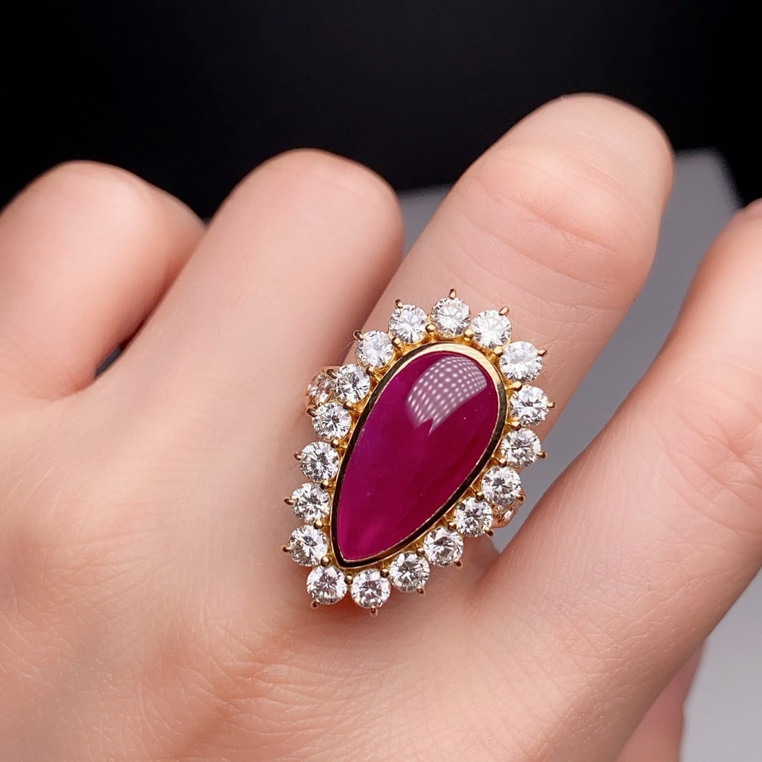 14k Gold 8.27 Ctw Natural Ruby & Diamond Ring - 2