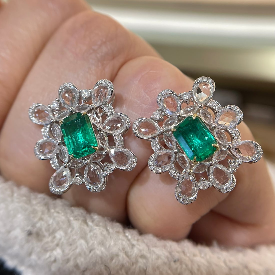 14k Gold 4.5 Ctw Vivid Green Natural Emerald & Sapphire Earrings - 3