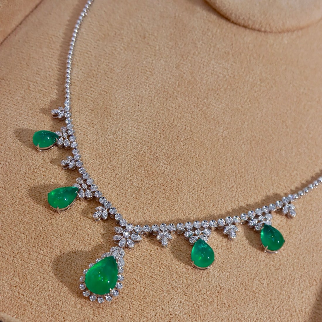 14k Gold 12.48 Ctw Vivid Green Natural Emerald & Diamond Necklace - 3