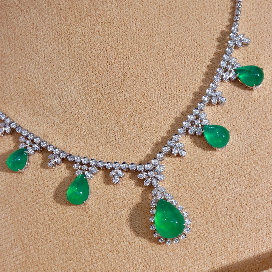 14k Gold 12.48 Ctw Vivid Green Natural Emerald & Diamond Necklace - 4