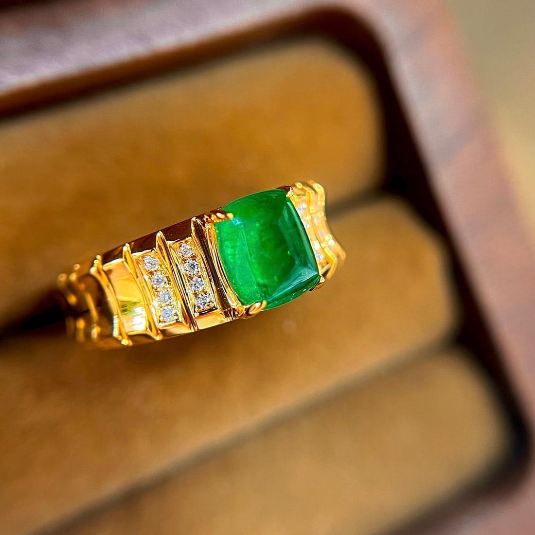 14k Gold 1.42 Ctw Vivid Green Natural Emerald & Diamond Ring - 4