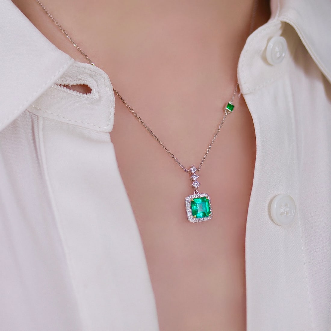 14k Gold 1.18 Ctw Natural Emerald & Diamond Necklace - 3