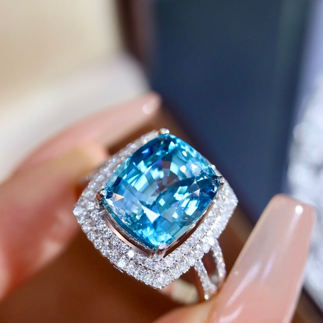 14k Gold 10.26 Ctw Natural Zircon & Diamond Ring - 5