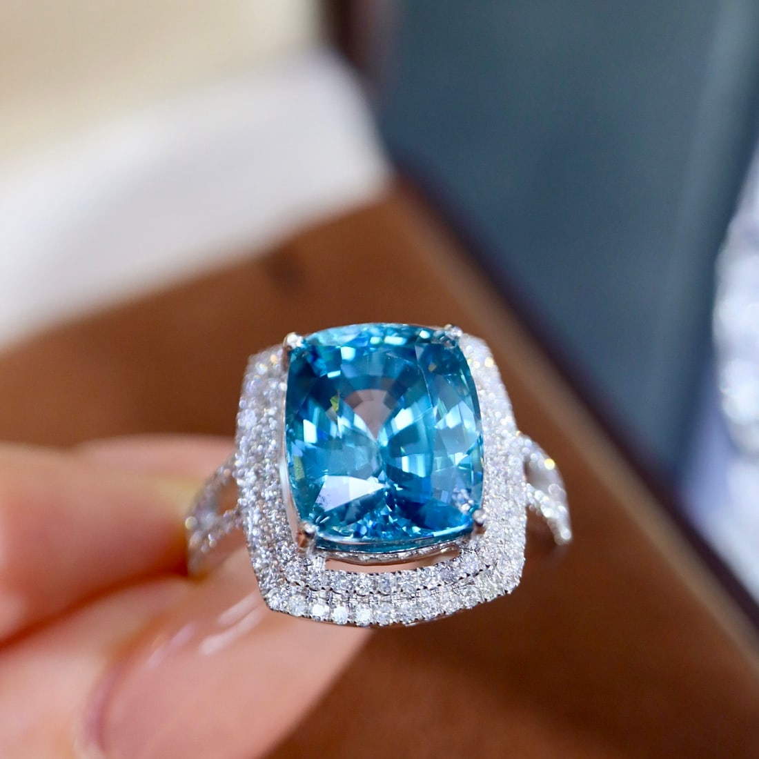 14k Gold 10.26 Ctw Natural Zircon & Diamond Ring - 7