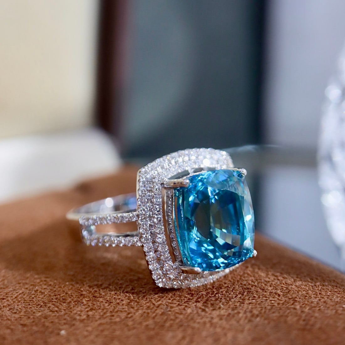 14k Gold 10.26 Ctw Natural Zircon & Diamond Ring - 8