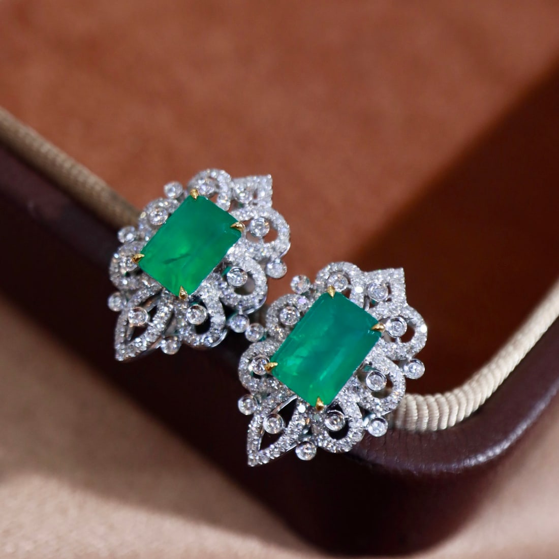 14k Gold 2.45 Ctw Vivid Green Natural Emerald & Diamond Earrings - 5