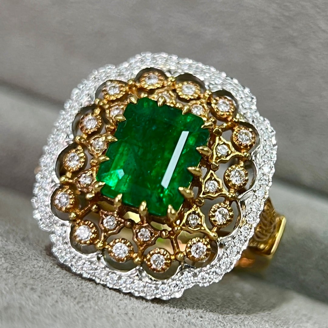 14k Gold 2.20 Ctw Vivid Green Natural Emerald & Diamond Ring - 2