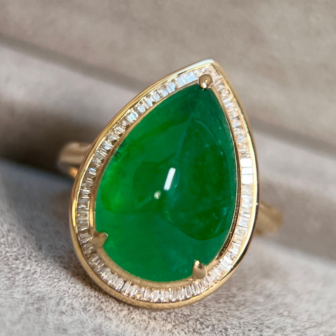 14k Gold 6.48 Ctw Vivid Green Natural Emerald & Diamond Ring - 5