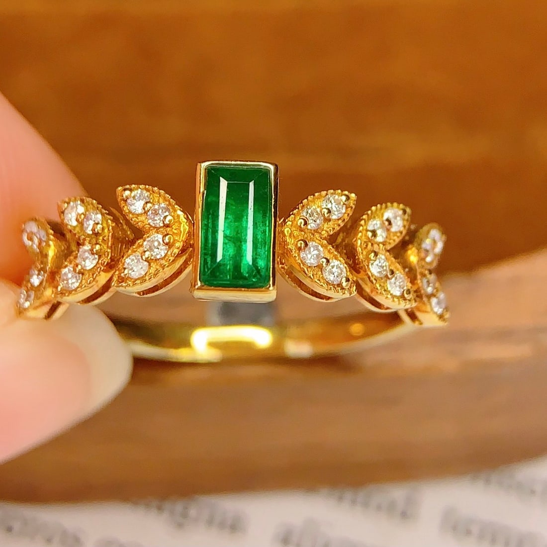 14k Gold 0.45 Ct Vivid Green Natural Emerald & Diamond Ring - 2