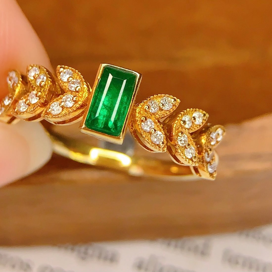 14k Gold 0.45 Ct Vivid Green Natural Emerald & Diamond Ring - 5