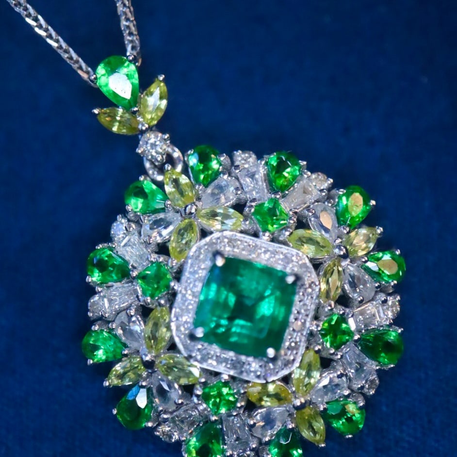 14k Gold 1.27 Ctw Vivid Green Natural Emerald & Diamond Pendant( Without Chain ) - 2