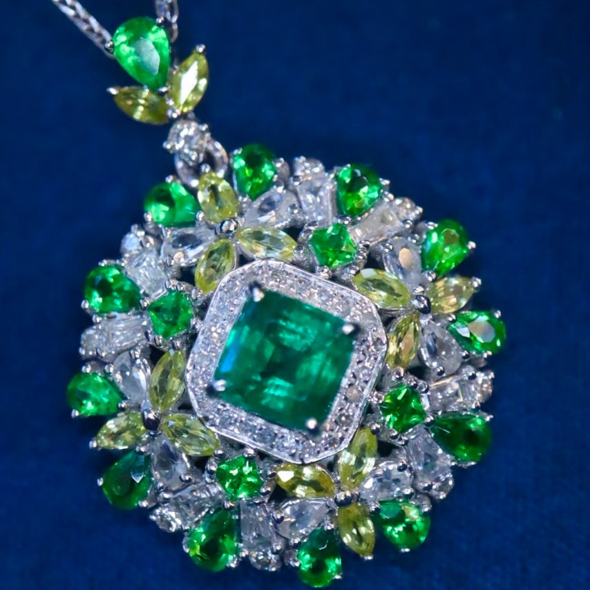 14k Gold 1.27 Ctw Vivid Green Natural Emerald & Diamond Pendant( Without Chain ) - 4