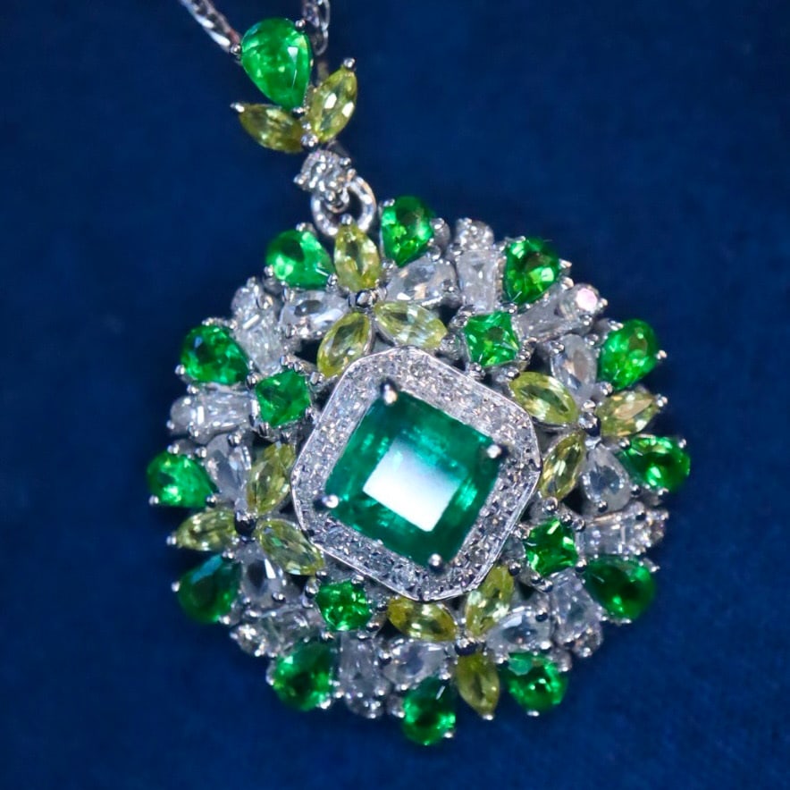 14k Gold 1.27 Ctw Vivid Green Natural Emerald & Diamond Pendant( Without Chain ) - 7