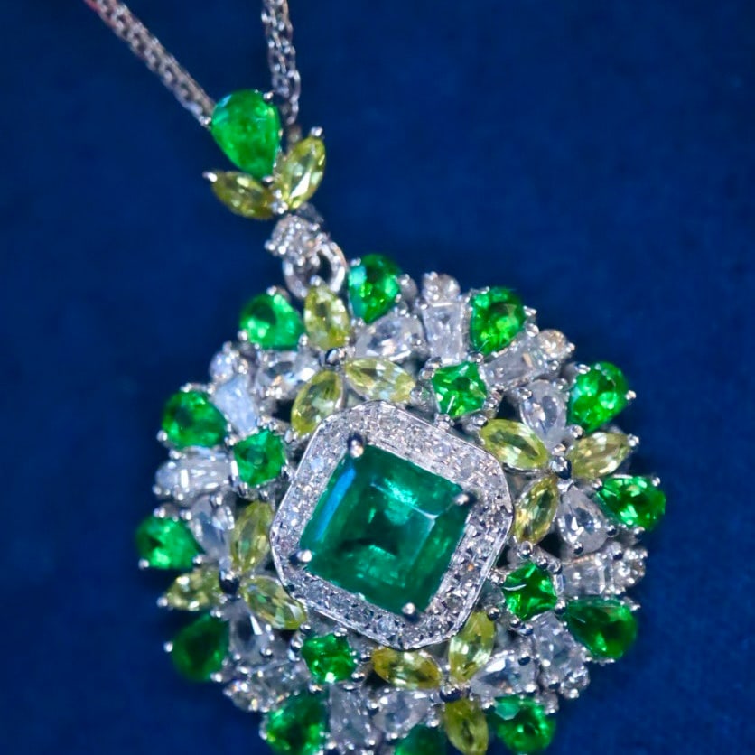 14k Gold 1.27 Ctw Vivid Green Natural Emerald & Diamond Pendant( Without Chain ) - 8