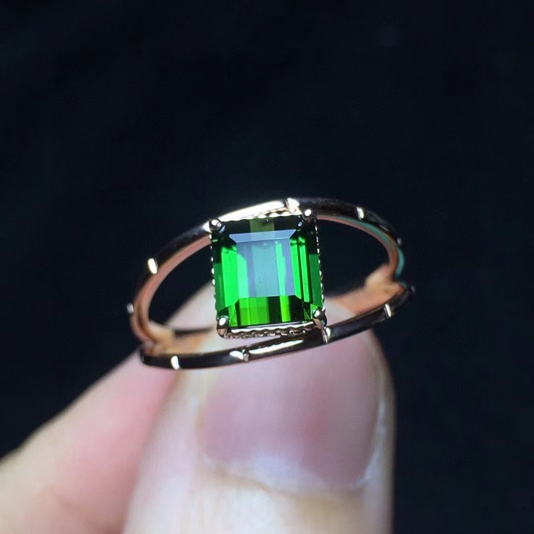 14k Gold 1.7 Ct Natural Tourmaline Ring: Ref:231108352 // gold content:14k gold // ring size:7. 25us // // main gemstone:tourmaline // shape:octagonal // carat weight:1. 7ct // color:green // treatment:natural // Condition: NewLow