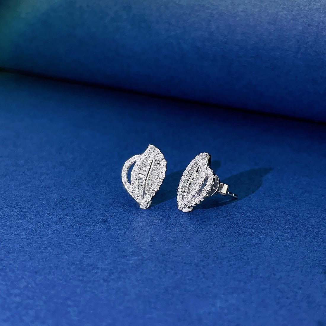 14k Gold 0.36 Ctw Natural H Diamond Earrings - 2