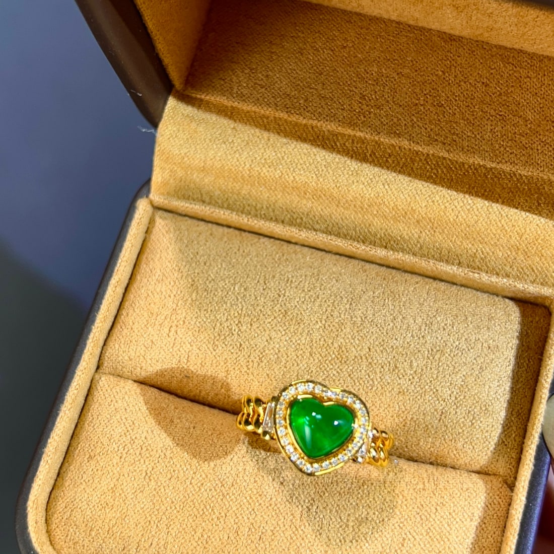 14k Gold 1.54 Ctw Vivid Green Natural Emerald & Diamond Ring - 3