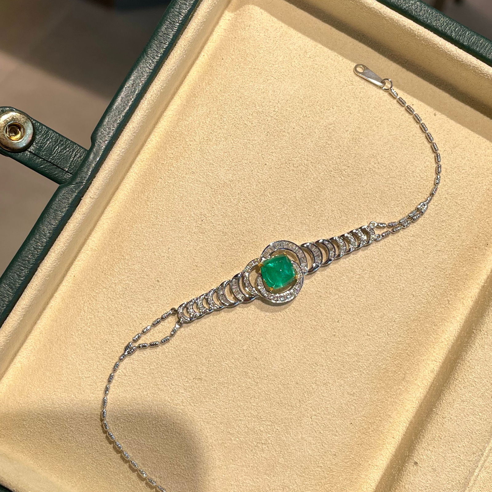 14k Gold 1.6 Ct Natural Emerald & Diamond Bracelet - 3