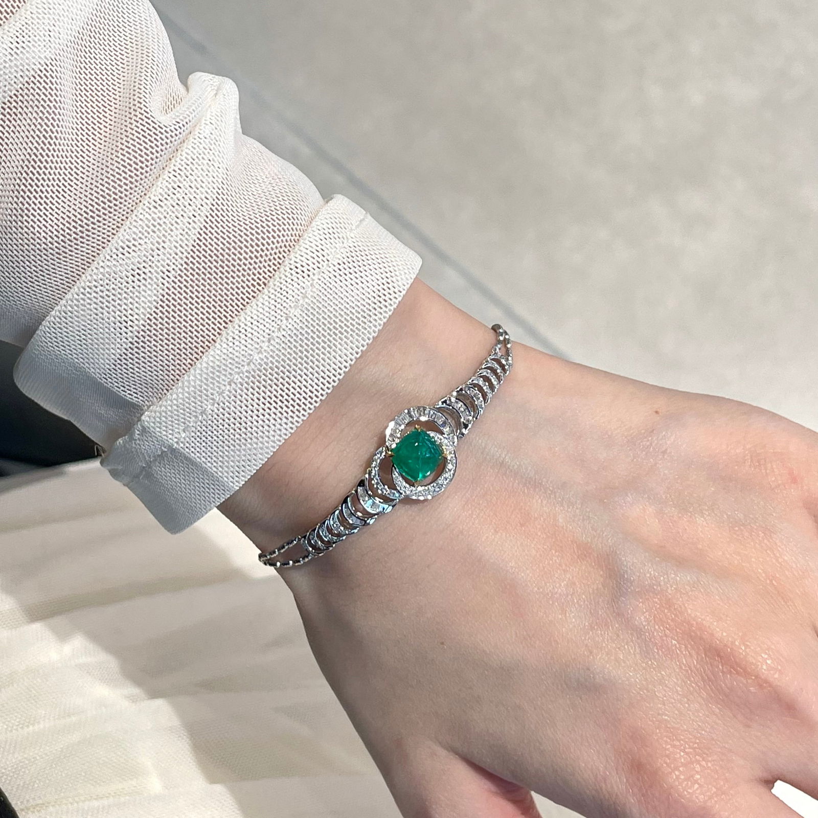 14k Gold 1.6 Ct Natural Emerald & Diamond Bracelet - 4