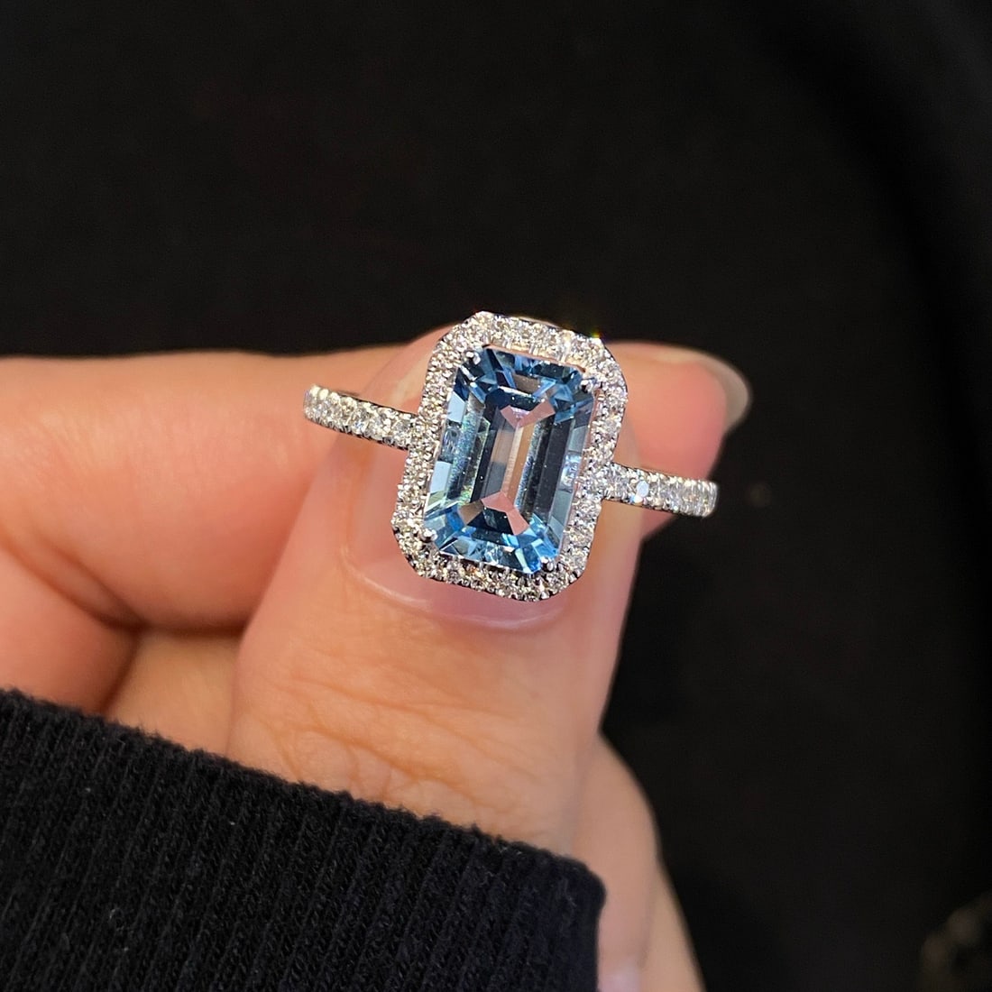 14k Gold 1.91 Ctw Natural Aquamarine & Diamond Ring: Ref:231108413 // gold content:14k gold // ring size:7. 25us // // main gemstone:aquamarine // shape:octagonal // carat weight:1. 56ct // color:santa maria color // treatment:natural // // adjacent