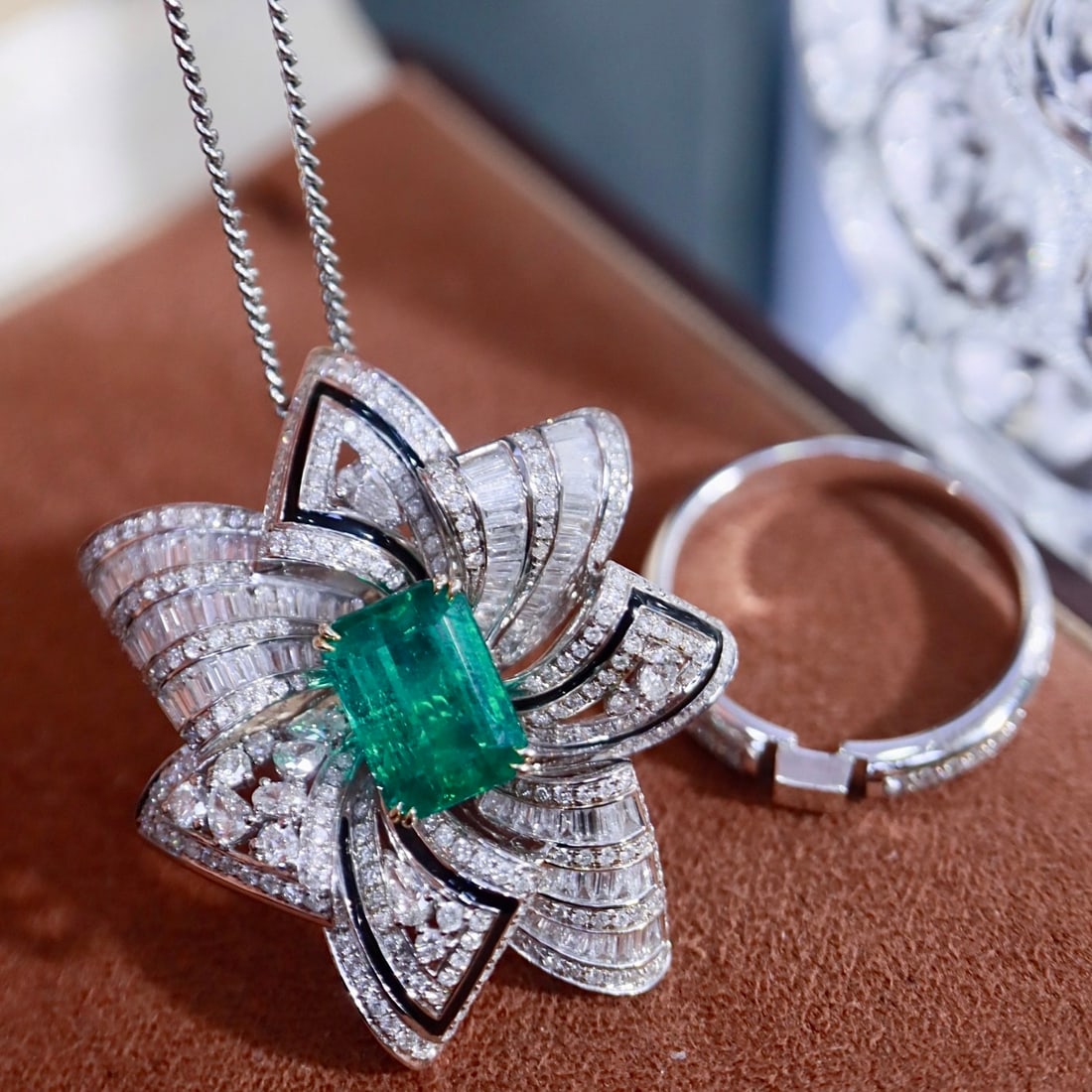 14k Gold 4.59 Ctw Vivid Green Natural Emerald & Diamond Ring/pendant( Without Chain ) - 2