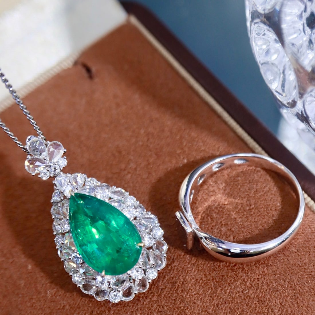 14k Gold 6.26 Ctw Vivid Green Natural Emerald & Diamond Ring/pendant( Without Chain ) - 2