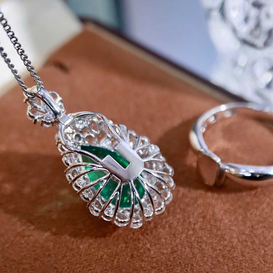 14k Gold 6.26 Ctw Vivid Green Natural Emerald & Diamond Ring/pendant( Without Chain ) - 4