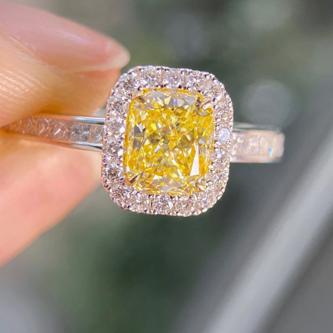 Gia Certified 14k Gold 1.57 Ctw Natural Yellow Diamond & Diamond Ring: Ref:231108427 // gold content:14k gold // ring size:7. 25us // // main gemstone:yellow diamond // certified:gia // shape:cushion // carat weight:1. 02ct // clarity grade:vs1 // color:yellow // treatme