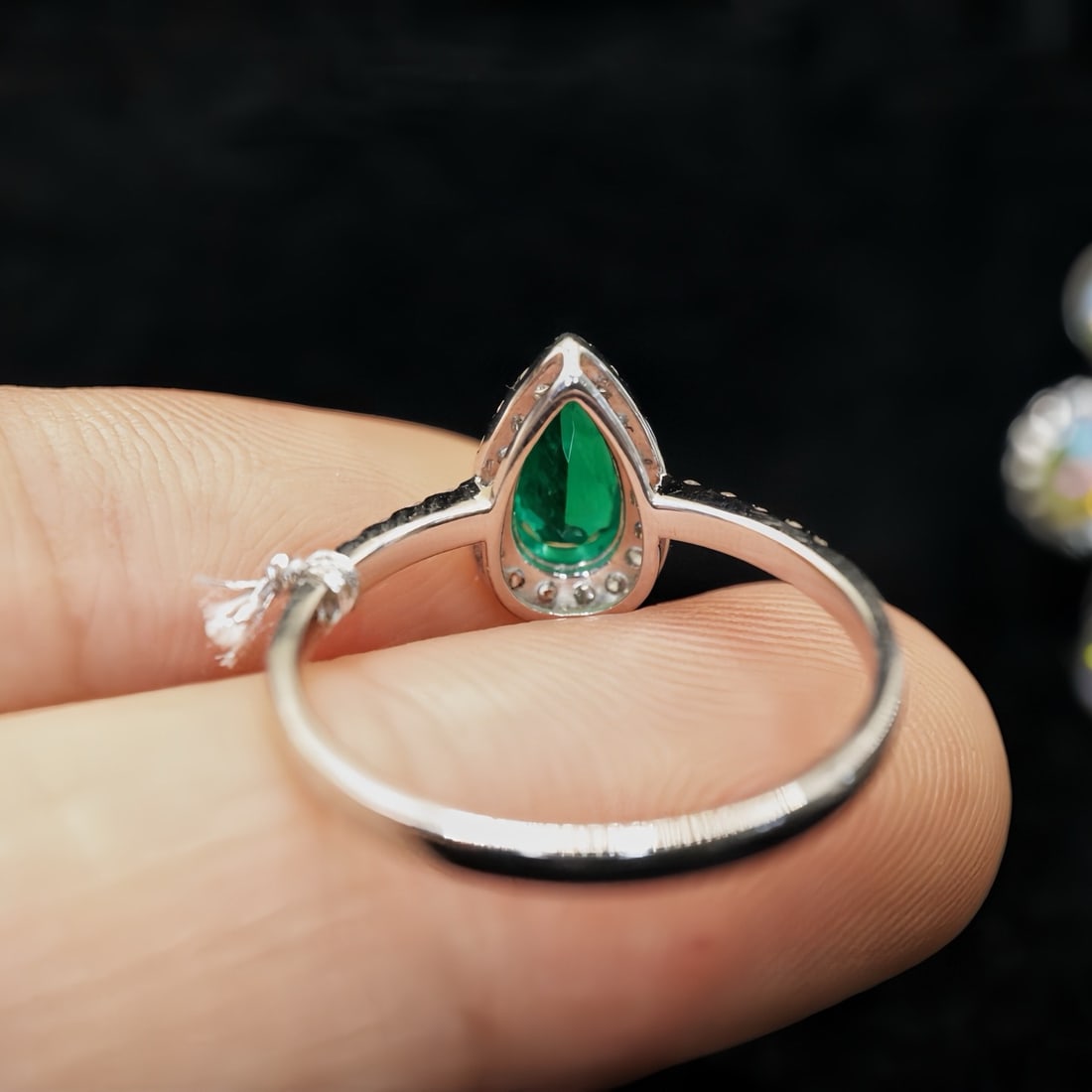 14k Gold 0.85 Ctw Vivid Green Natural Emerald & Diamond Ring - 6