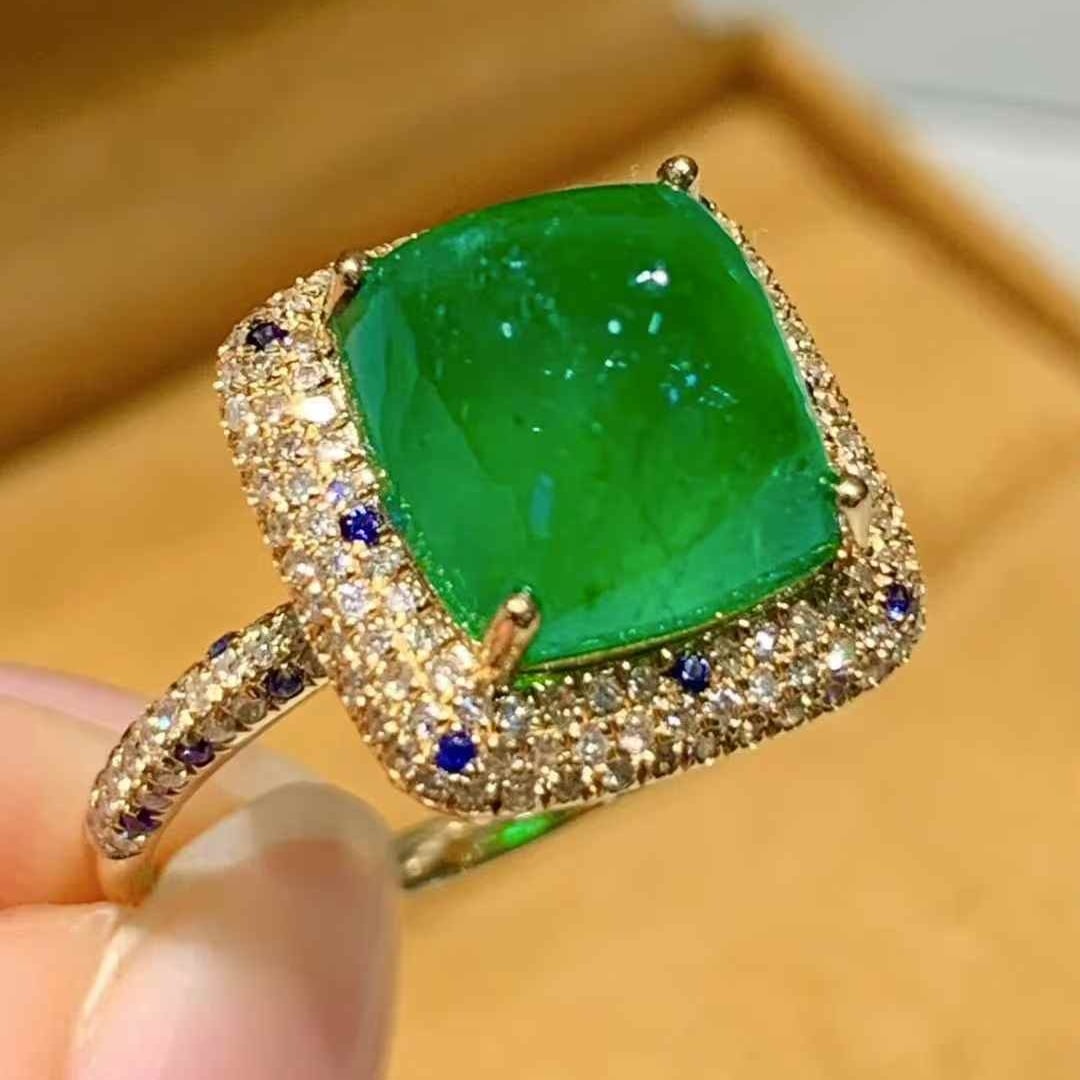 14k Gold 4.5 Ct Vivid Green Natural Emerald & Diamond Ring - 3