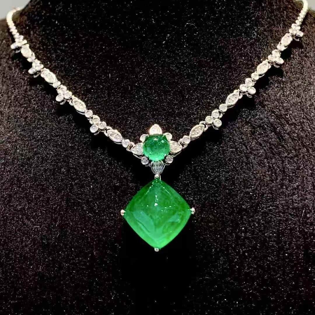 14k Gold 6.9 Ct Vivid Green Natural Emerald & Diamond Necklace - 4