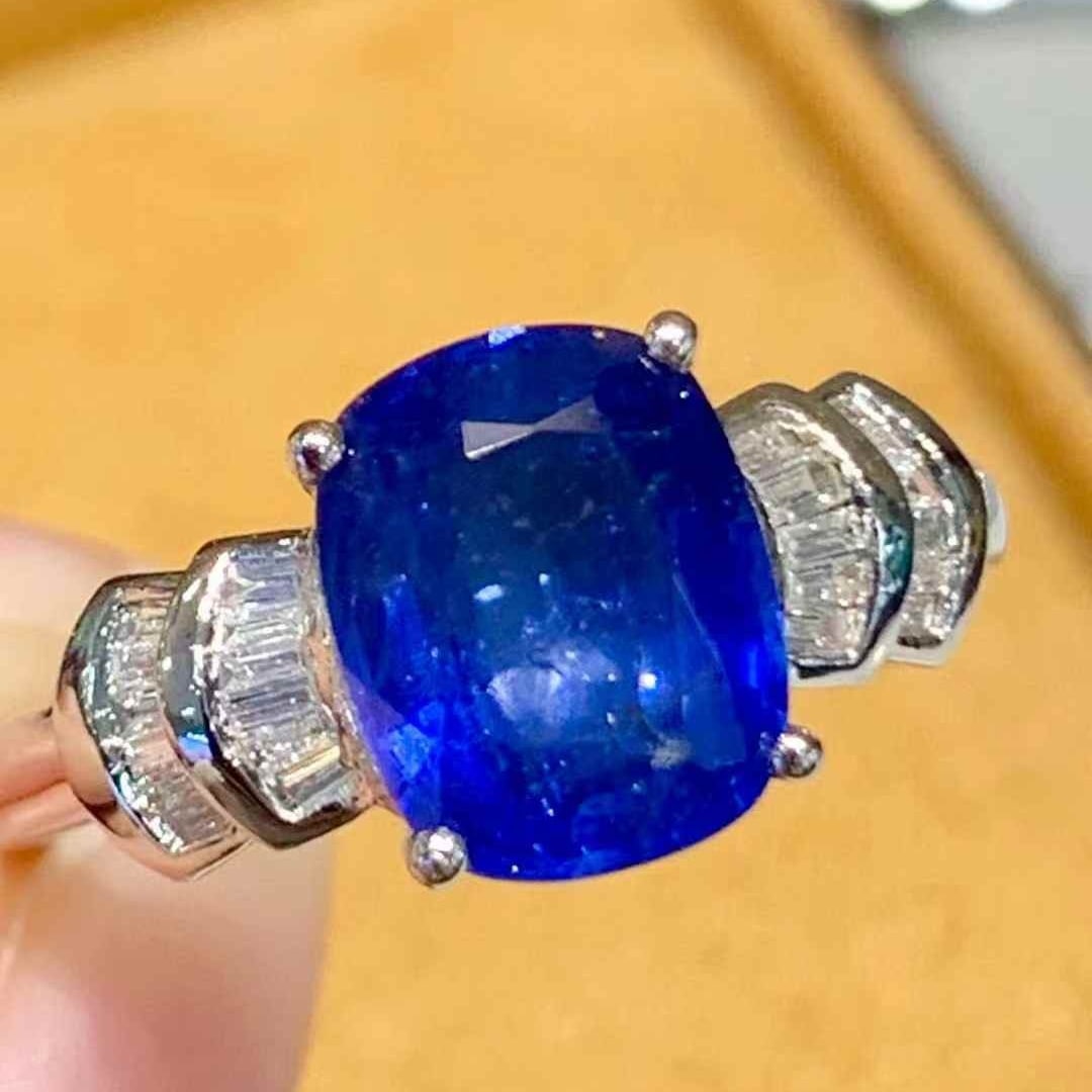 14k Gold 2.8 Ct Natural Sapphire & Diamond Ring: Ref:231109111 // gold content:14k gold // ring size:7. 25us // // main gemstone:sapphire // shape:cushion // carat weight:2. 8ct // color:blue // treatment:natural // // adjacent gemstone 2 :