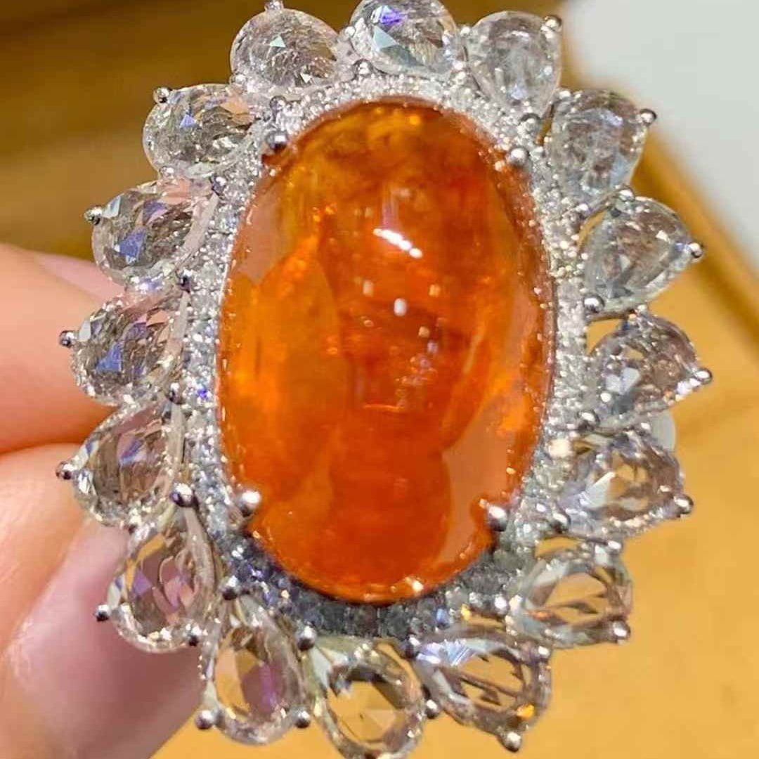 14k Gold 13.3 Ct Natural Spessartine & Diamond Ring: Ref:231109140 // gold content:14k gold // ring size:7. 25us // // main gemstone:spessartine // shape:oval // carat weight:13. 3ct // color:orange // treatment:natural // // adjacent gemstone 2 : diamo