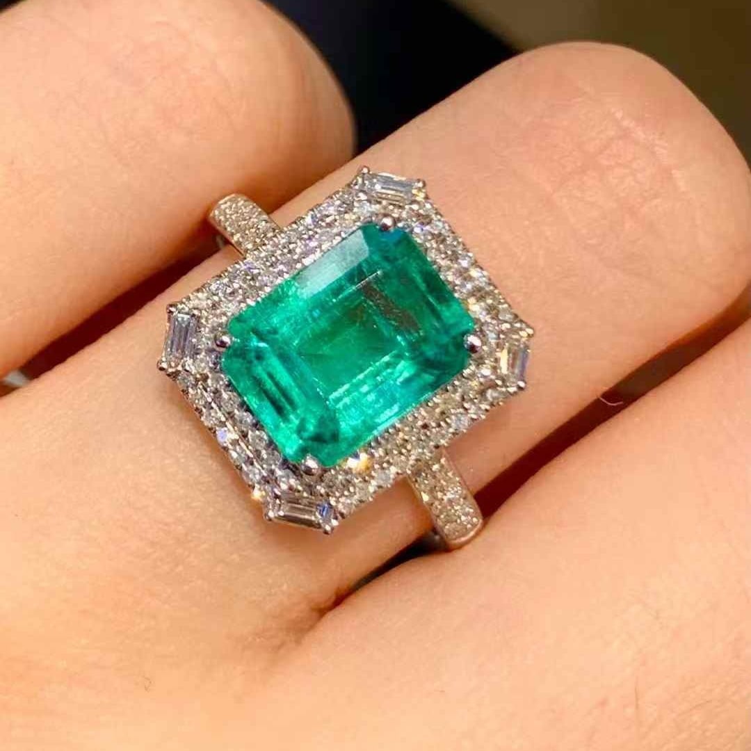 14k Gold 2.4 Ct Natural Emerald & Diamond Ring - 3