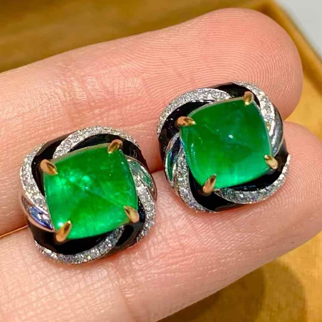 14k Gold 5.3 Ct Natural Emerald & Diamond Earrings: Ref:231109188 // gold content:14k gold // main gemstone:emerald // shape:sugar-loaf // carat weight:5. 3ct // color:green // treatment:natural // // adjacent gemstone 2 : diamond // shape:multiple //