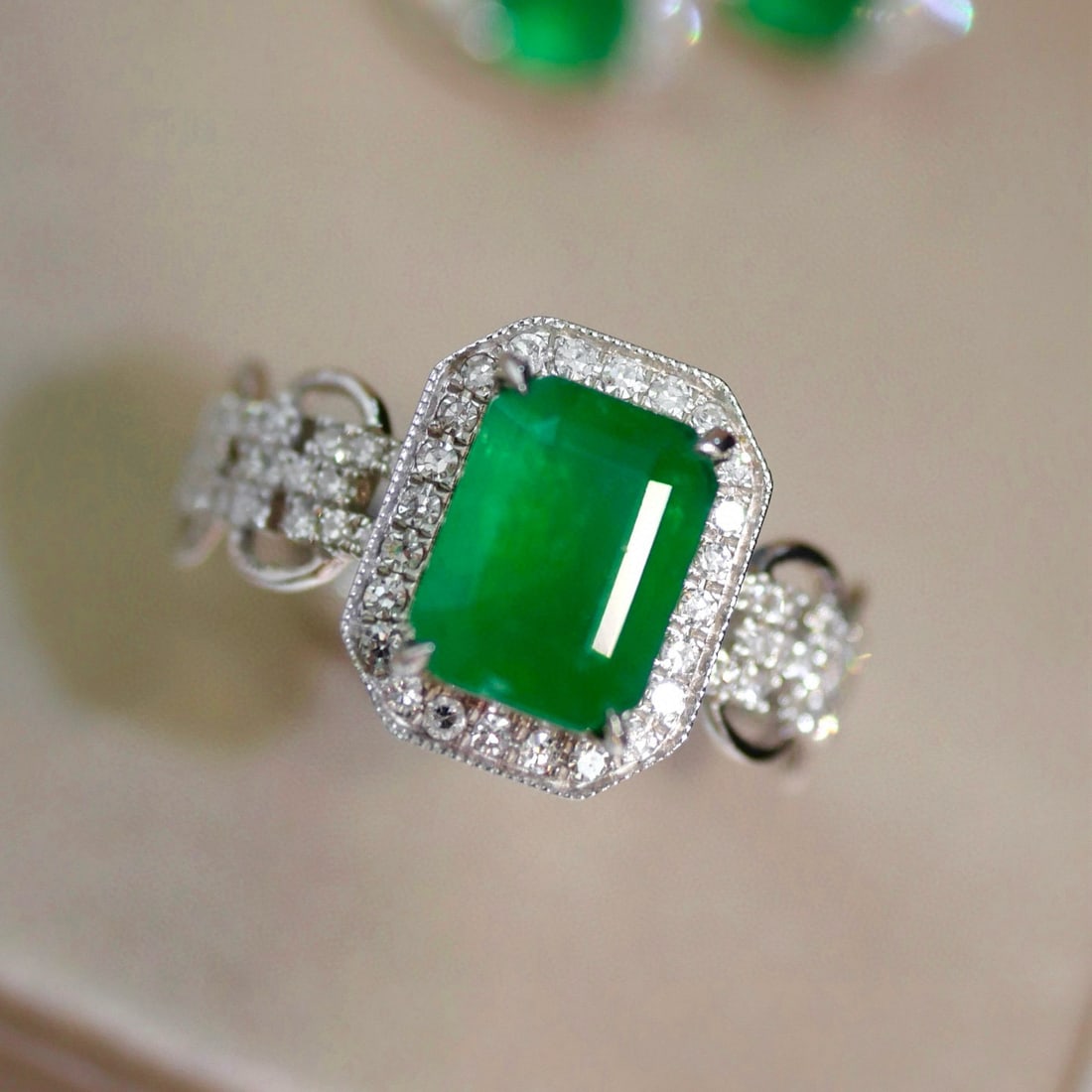 14k Gold 1.95 Ctw Vivid Green Natural Emerald & Diamond Ring - 2