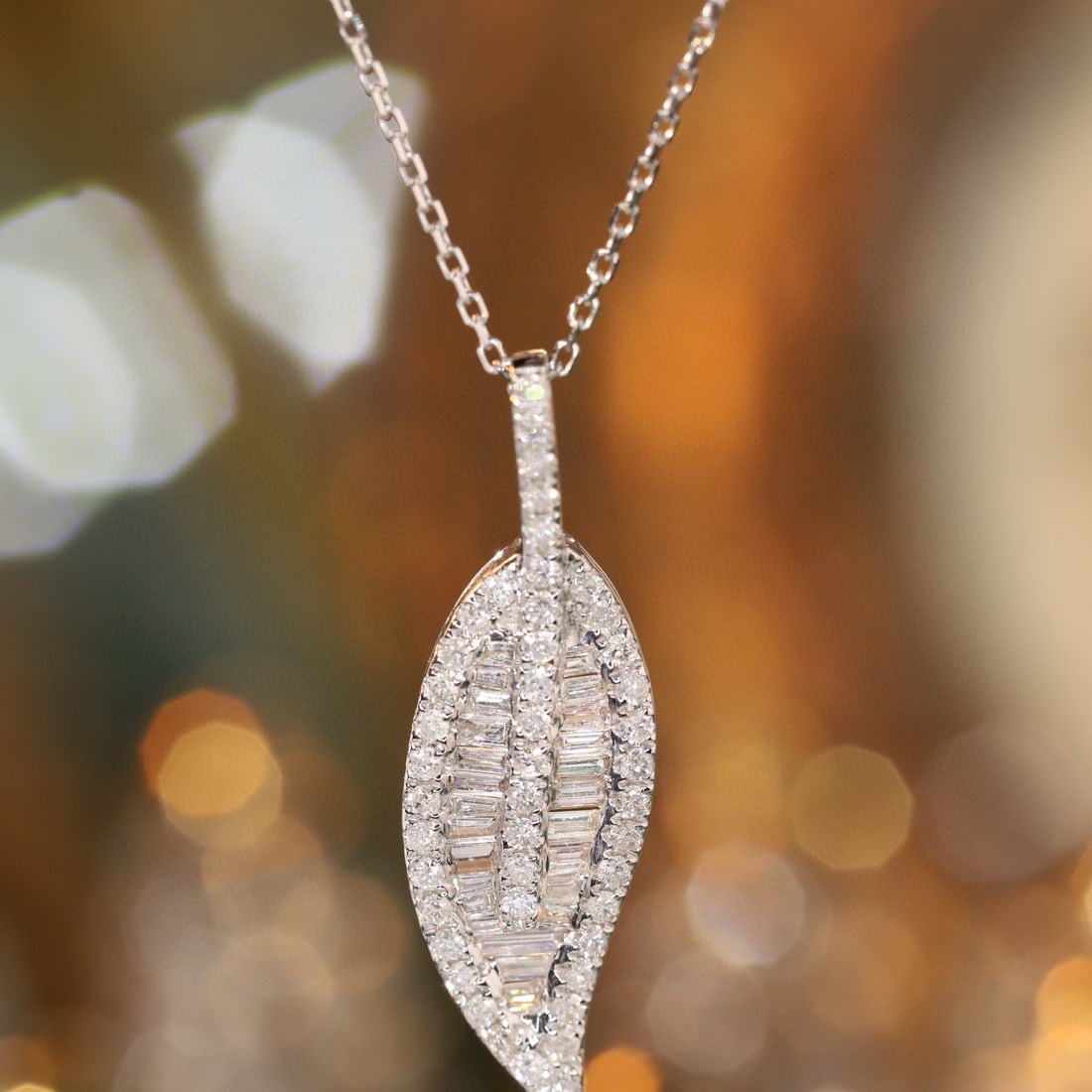 14k Gold 0.75 Ct Natural H Diamond Necklace: Ref:231109240 // gold content:14k gold // main gemstone:diamond // shape:multiple // carat weight:0. 75ct // clarity grade:vs-si // color:h // treatment:natural // Condition: NewLow Estimate: