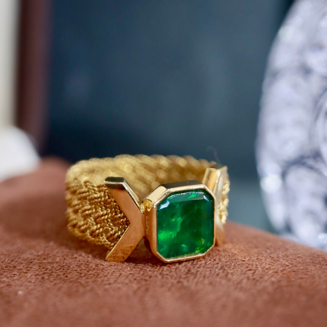 14k Gold 1.37 Ct Vivid Green Natural Emerald Ring - 2