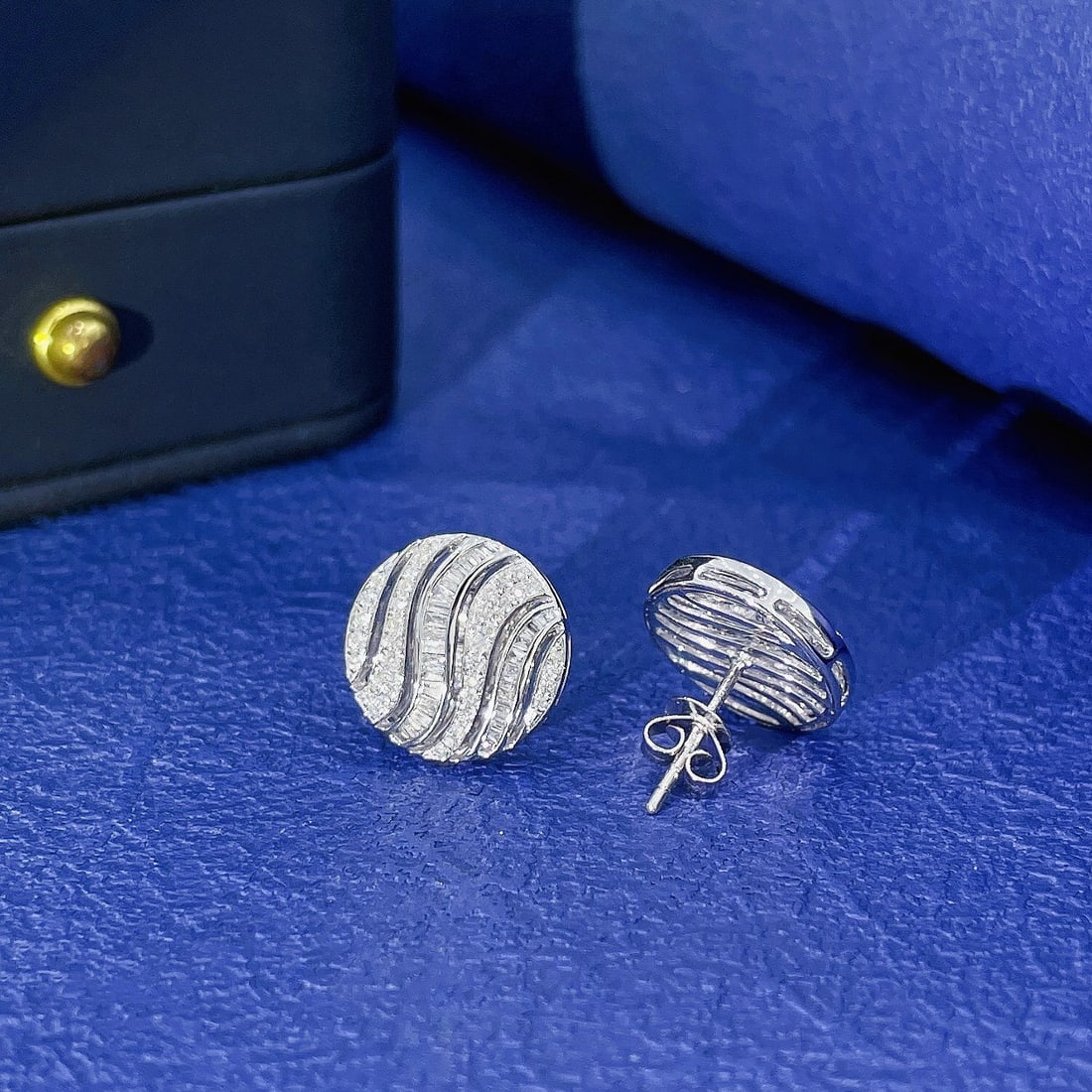 14k Gold 0.54 Ctw Natural H Diamond Earrings - 3