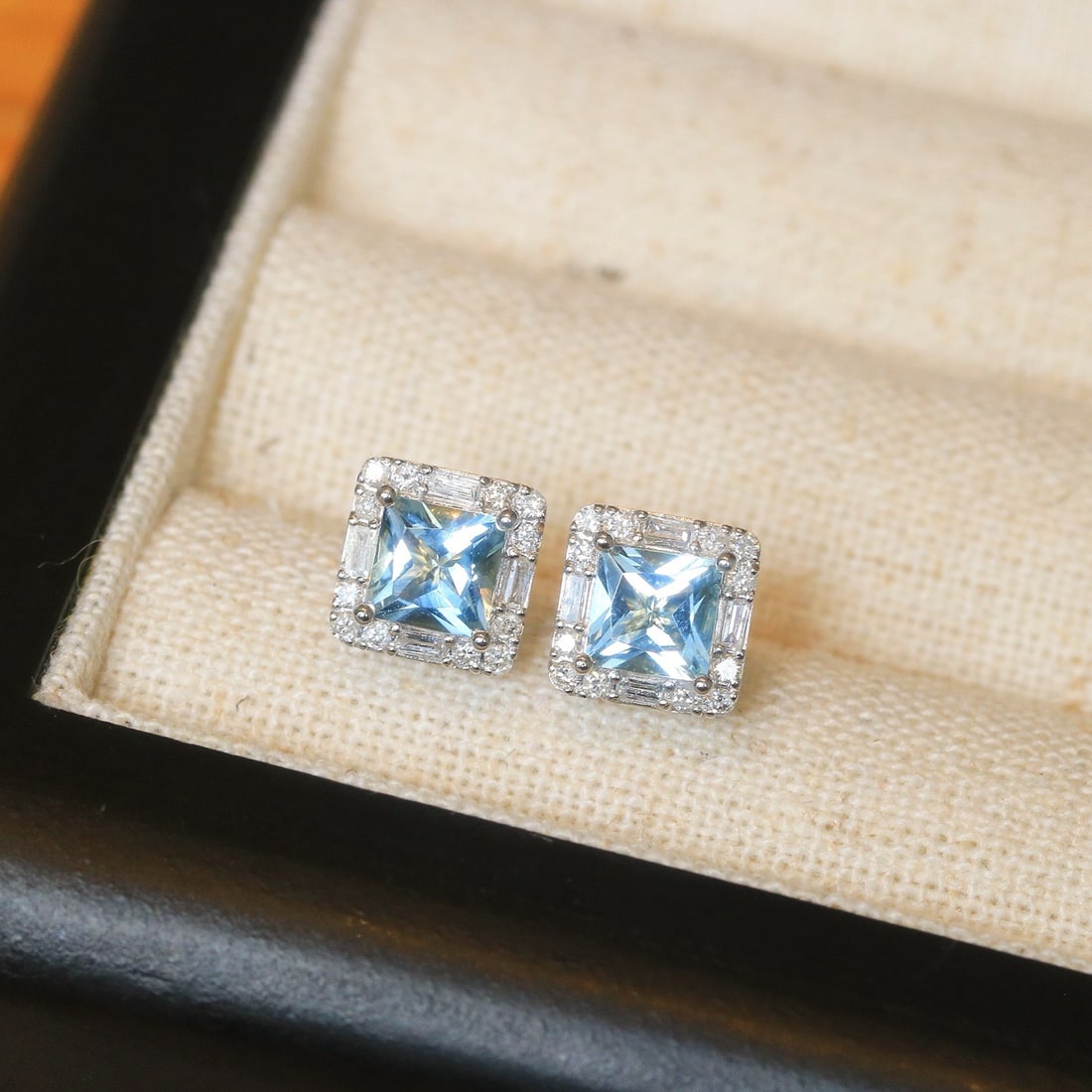 14k Gold 1.45 Ctw Natural Aquamarine & Diamond Earrings: Ref:231110067 // gold content:14k gold // main gemstone:aquamarine // shape:princess // carat weight:1. 10ct // color:santa maria color // treatment:natural // // adjacent gemstone 2 : diamond // shap