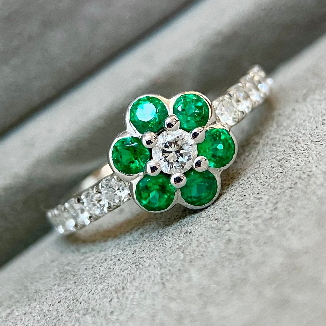 14k Gold 1.6 Ctw Vivid Green Natural Emerald & Diamond Ring - 4