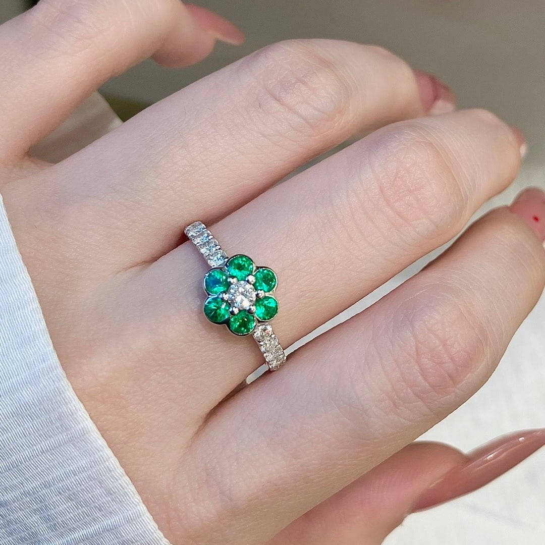 14k Gold 1.6 Ctw Vivid Green Natural Emerald & Diamond Ring - 7