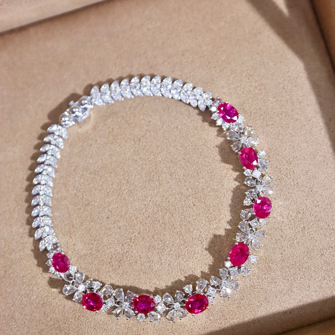 14k Gold 6.25 Ctw Natural Ruby & Diamond Bracelet: Ref:231110078 // gold content:14k gold // main gemstone:ruby // shape:oval // carat weight:3. 93ct // color:red // treatment:natural // // adjacent gemstone 2 : diamond // shape:multiple // carat weig