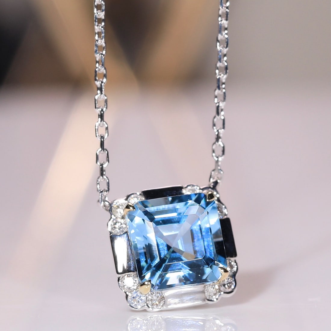 14k Gold 1.12 Ct Natural Aquamarine & Diamond Necklace: Ref:231110082 // gold content:14k gold // main gemstone:aquamarine // shape:asscher // carat weight:1. 12ct // color:blue // treatment:natural // // adjacent gemstone 2 : diamond // shape:round //