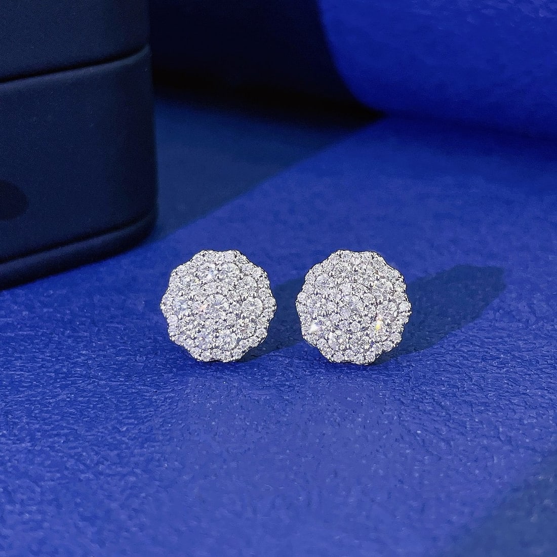 14k Gold 0.84 Ct Natural H Diamond Earrings: Ref:231110088 // gold content:14k gold // main gemstone:diamond // shape:round // carat weight:0. 84ct // clarity grade:vs-si // color:h // treatment:natural // cut grade:g // Condition: NewLow