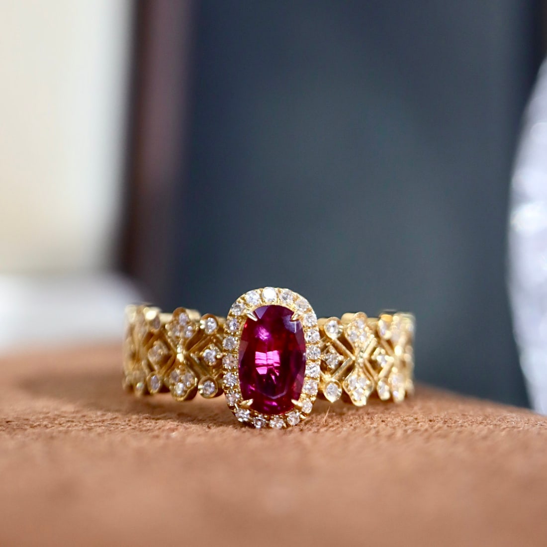 14k Gold 0.95 Ctw Natural Ruby & Diamond Ring: Ref:231110094 // gold content:14k gold // ring size:7. 25us // // main gemstone:ruby // shape:oval // carat weight:0. 76ct // color:red // treatment:natural // // adjacent gemstone 2 : diamond // shap
